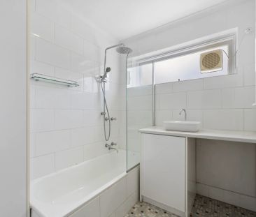 Modern comfort in a prime Thornbury location - Photo 4