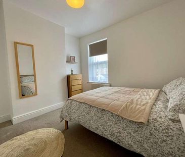 West End Bed Student House // Sept, LN1 - Photo 5