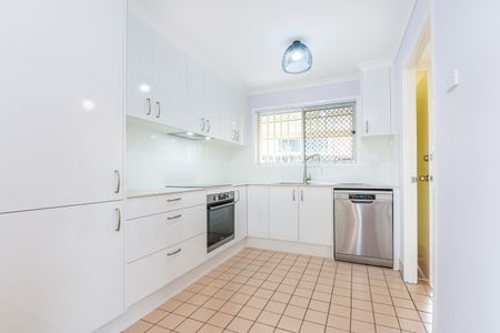 37 Admiral Drive, Deception Bay QLD 4508 - House For Rent - $600 | Domain - Photo 2