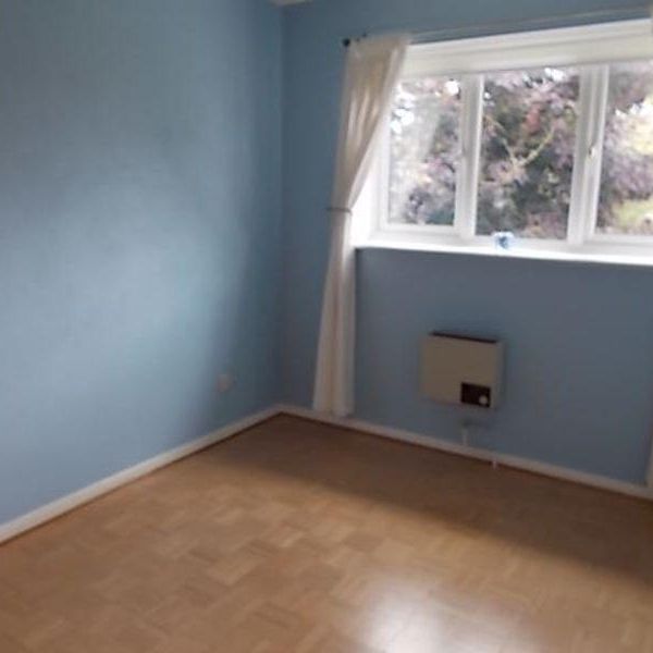2 bedroom end of terrace house to rent - Photo 1