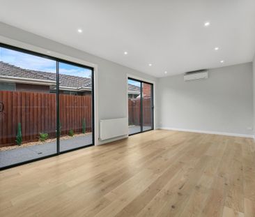 Contemporary Townhouse Boasting with Natural Light - Photo 3