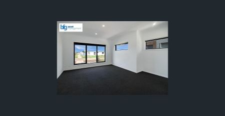 Three Bedroom Townhouse - Modern Comfort Awaits! - Photo 2