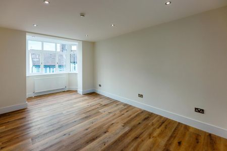 6 bedroom detached house to rent - Photo 3