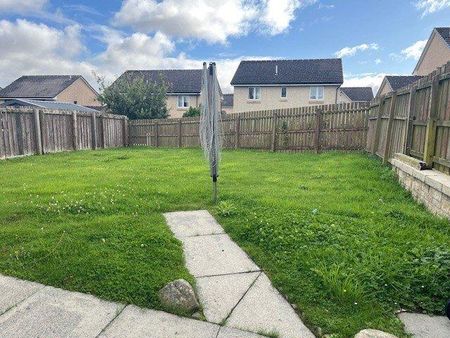 3 bedroom detached house to rent - Photo 3