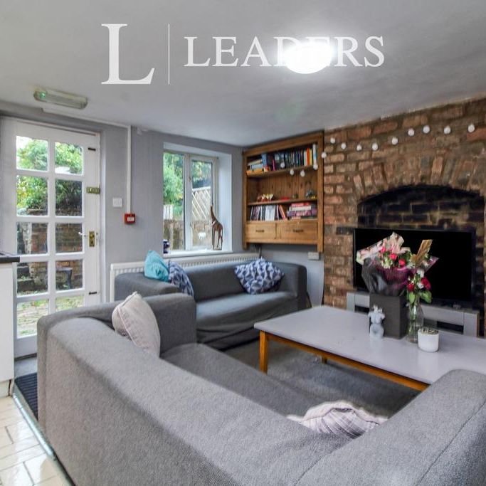 1 bedroom in a house share to rent - Photo 1