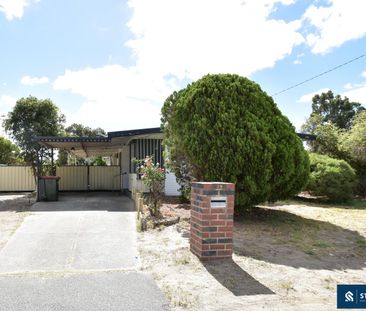 COMFORTABLE 3 BEDROOM HOME IN CONVENIENT ARMADALE LOCATION - Photo 2