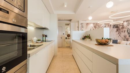 Middle Floor Apartment in Elviria - Photo 4