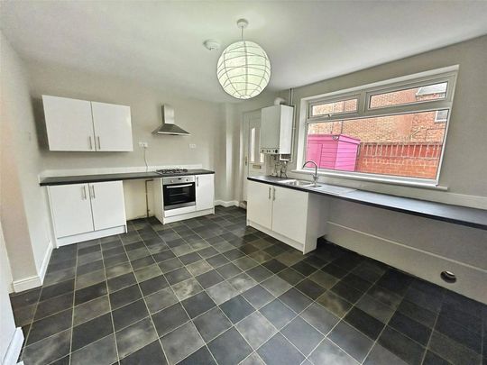 2 bedroom terraced house to rent - Photo 1