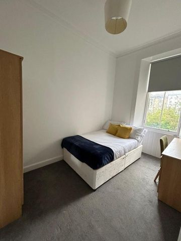 3 bedroom flat to rent - Photo 2