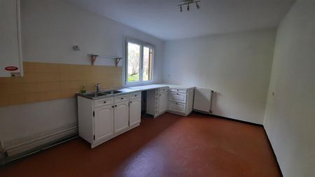 Location Appartement 4 pièces 94m² STE FOY LES LYON 69110 - Photo 4