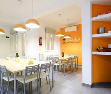 Room to rent in modern student residence in youthful Almagro - Photo 6