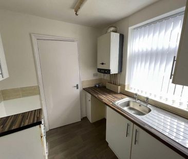 3 bedroom flat to rent - Photo 2