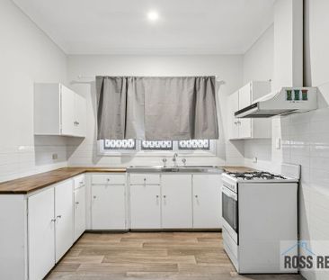 Spacious 3×1 Home with Everyday Comforts - Photo 6