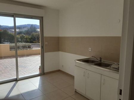 Location Appartement 2 pièces 50m² DRAGUIGNAN 83300 - Photo 3