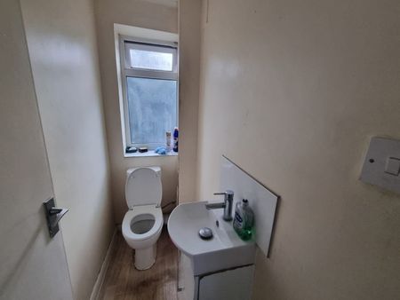 Bedsit, Broxholm Road, SE27 - Photo 5