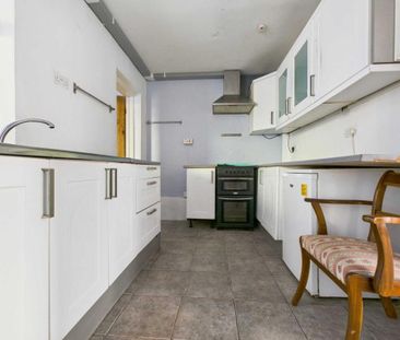 3 bedroom end of terrace house to rent - Photo 5
