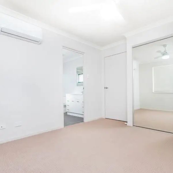 “Top Quality Townhouse Available - $500 Per Week Increasing to $625 Per Week on 02/07/2026” - Photo 1