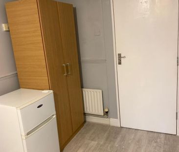 4 bedroom flat to rent - Photo 1