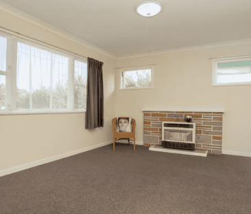 Three Bedroom Family Home - Photo 2