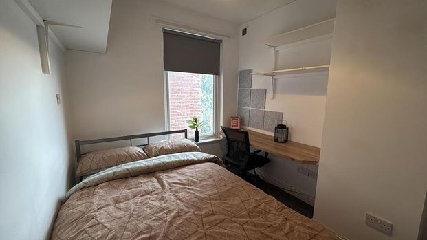 4 bedroom terraced house to rent - Photo 1