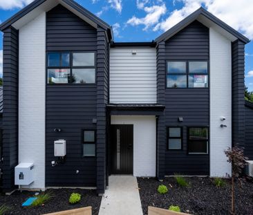 Fully furnished, self contained studio room! - Photo 2