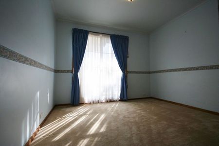 Charming Family Home in Karabar - Photo 2