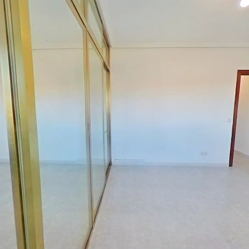 Piso de alquiler en Centro - Photo 1