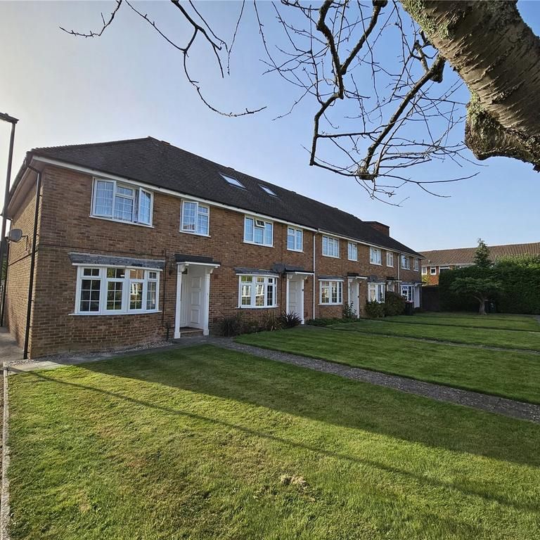 3 bedroom end of terrace house to rent - Photo 1