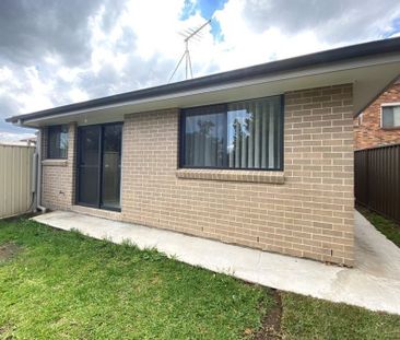 Beautiful Flat with off Street Parking&excl; - Photo 6