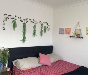 Studio flat with seperate kitchen - Ideal for working couple - Photo 4