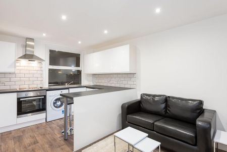 3 bedroom flat to rent - Photo 2