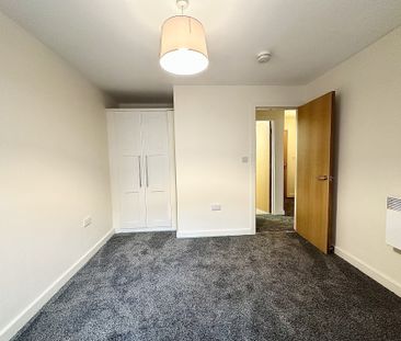 Kayley House, New Hall Lane - Photo 3