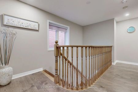 Detached Home For Lease | W9031533 - Photo 5