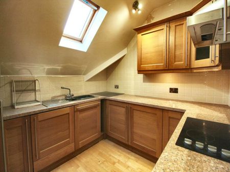 3 bedroom flat to rent - Photo 2