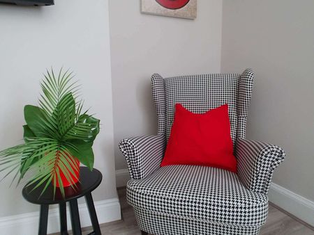 🏙️ Comfy Ensuite + Great House Vibes! Room 6 - Photo 4