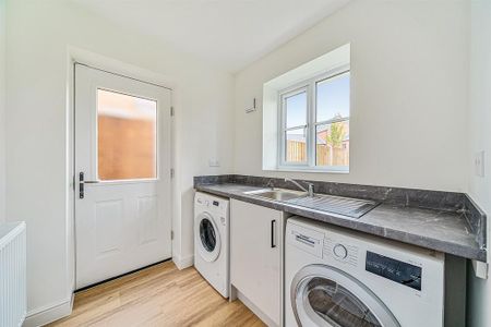 4 bedroom detached house to rent - Photo 5