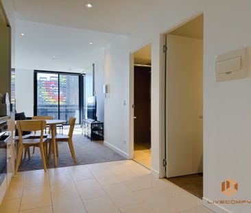 Carlton - Photo 2