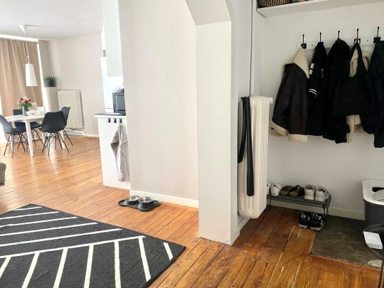 Sala Centrum: Stor fin tvåa en trappa upp - Photo 1