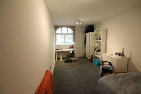 Huntsmoor House, Spital Tongues, - Photo 2