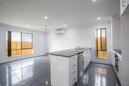 B/L $590 Per week / $2,360 Bond - Photo 3