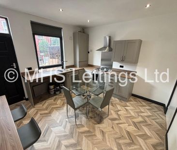 4 Bedroom Mid Terraced House for rent in Welton Place - Photo 3