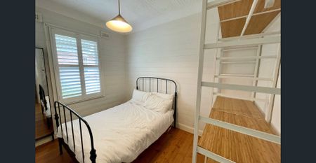 Guyong Cottage In Convenient Location! - Photo 3