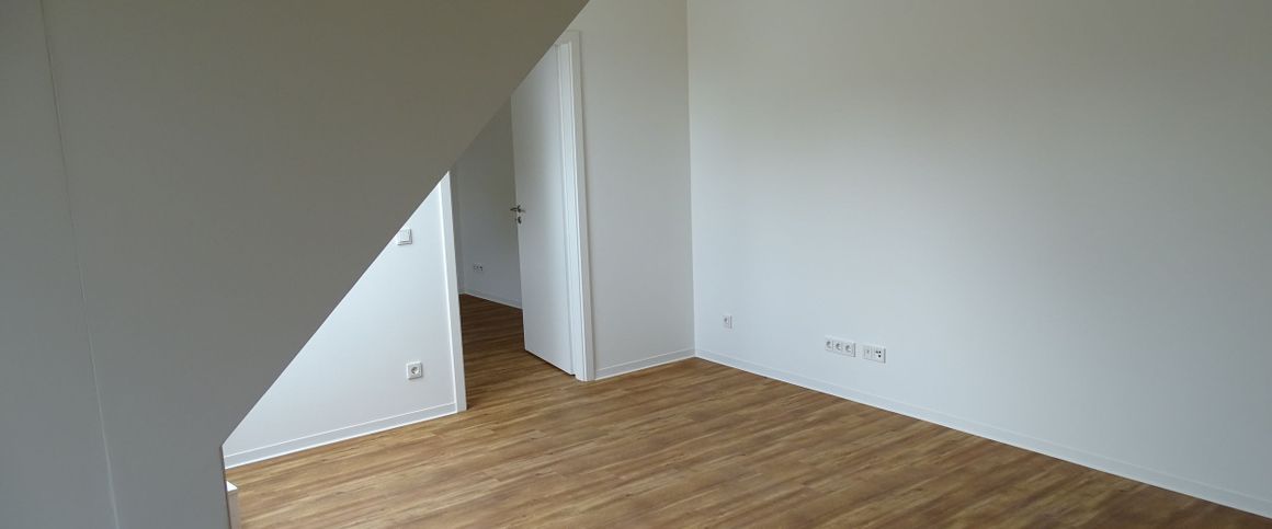 Ideal für Pendler! – Zwei Zimmer mit Stellplatz! - Photo 1