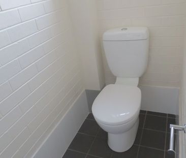 3 bedroom townhouse close to all! - Photo 6