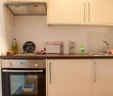 28 Bath Street, Huddersfield, HD1 - Photo 3