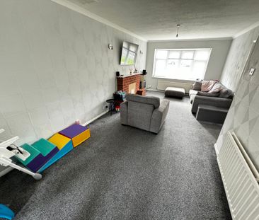 Camberley Drive, Penn, Wolverhampton - Photo 1