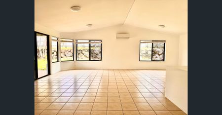 81 Crestwood Drive, Molendinar, Qld 4214 - Photo 4