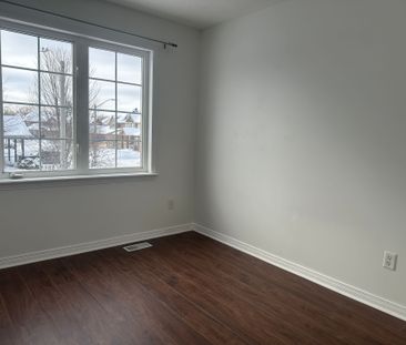 For Lease - 454 Wisteria Crescent, Hunt Club - Windsor Park Village... - Photo 2