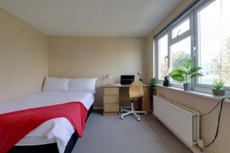 5 bedroom terraced house to rent - Photo 4