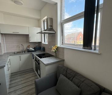 3 Bed Flat, Queens Road, NG9 - Photo 2